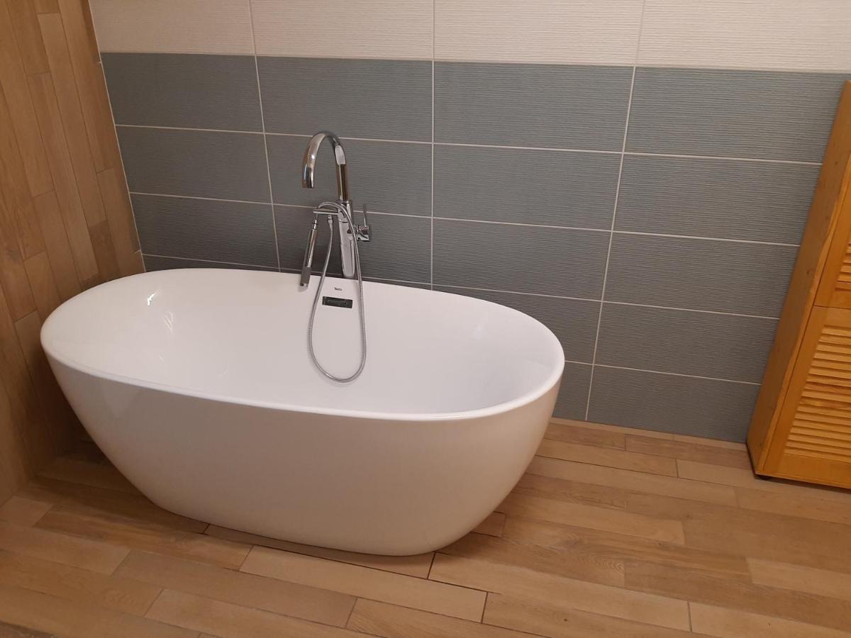 Admiral Apartman Makó Buitenkant foto